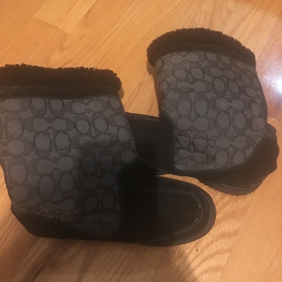 Women’s size 7.5 COACH black boots w fur top gray base